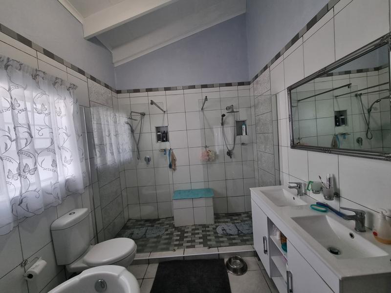 4 Bedroom Property for Sale in Outeniqua Strand Western Cape